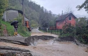 Bujice i odron na magistrali prema Doljanima i lokalnoj cesti u Čivelju