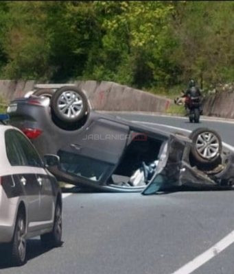 AUTO NA KROVU Dvoje ozlijeđenih u težoj prometnoj nesreći između Mostara i Jablanice