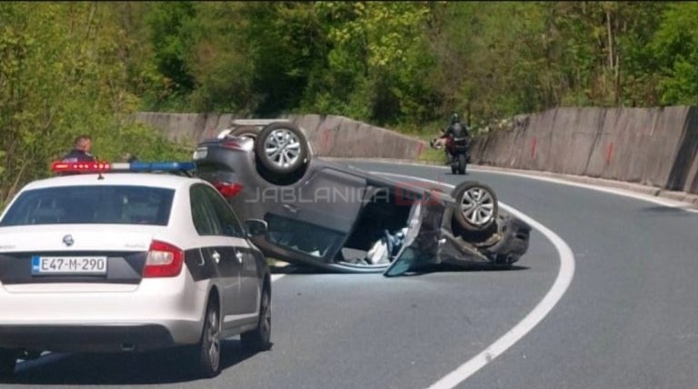 AUTO NA KROVU Dvoje ozlijeđenih u težoj prometnoj nesreći između Mostara i Jablanice