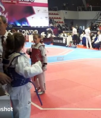 Šokantni video: Pogledajte kako trener reaguje na poraz mlade sportašice