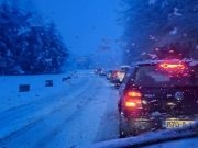 Drama u BiH: Kolona automobila, u kojoj ima i djece, sedam sati zarobljena u snijegu