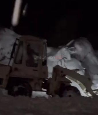 (VIDEO)Omer je predsjednik mjesne zajednice koji čisti snijeg za svoje sugrađane vlastitim sredstvima!
