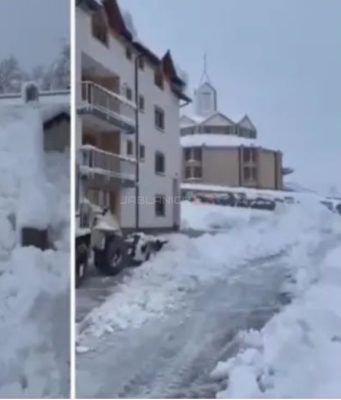 (VIDEO) Ovo je BiH! – Komšije Bošnjaci organizovali čišćenje snijega kod crkve uoči Božića