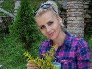 (VIDEO)Heroina Aldina je samohrana majka koja djecu uzdržava berući ljekovito bilje