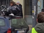 (VIDEO)Užasne scene u Beogradu, autom se zaletio među studente i ozlijedio djevojku!