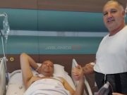 (FOTO)HEROJ DANA: Taksista Branko donirao bubreg prijatelju iz školske klupe: “Sada smo braća”