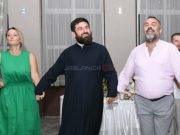 NESVAKIDAŠNJI MOMENAT Pop i hodža na jednom veselju zaigrali užičko kolo