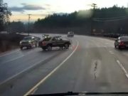 (VIDEO)Čudo na cesti: Nevidljiva ruka pomogla vozaču da izbjegne težak sudar