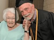 Diplomirao u 72. godini: Iz publike ga bodrila njegova ponosna 99-ogodišnja majka