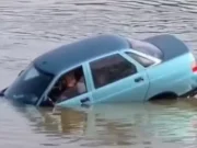 UŽASNO: Muškarac mislio da je zgazio komšiju na biciklu pa se sa autom namjerno utopio u Savi(VIDEO)