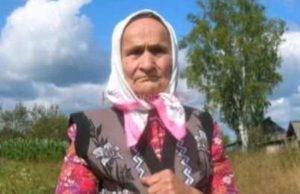 Nitko je ne treba. Danas ima rođendan — 70 godina, ali ni sin ni kćerka nisu došli. Baka je sjedila na klupi u bolničkom parku i plakala