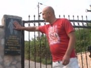 Anis iz Konjica je podigao spomen-kapiju ubijenoj srpskoj djeci (1992. god.), braći Petru i Pavlu, u Konjicu. (FOTO, VIDEO)