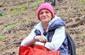 Neustrašiva Tidža sve radi da preživi: Svakodnevno rizikuje svoj život dok bere gljive u šumi(VIDEO)