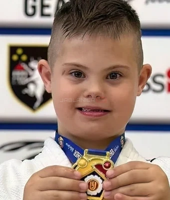 Dječak sa Downovim sindromom iz Mostara osvojio bronzu na evropskom džudo turniru