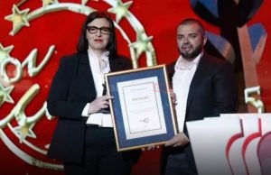Zaslužena titula: Elvir Karalić, osnivač organizacije Pomozi.ba proglašen humanistom godine