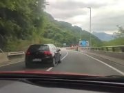 Pogledajte opasno preticanje preko pune kod tunela Crnaja: Snimka izazvala burne reakcije(VIDEO)