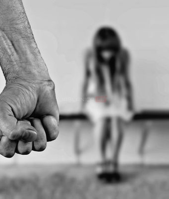 Sramotno: Muškarac (30) brutalno pretukao suprugu, pa je sa četvoro djece izbacio na ulicu