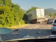 Teška saobraćajna nesreća kod Mostara: Kamion Konzuma sletio s ceste, vozač povrijeđen