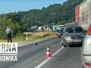 Teška nesreća u bh. gradu: Passatom udario pješaka, na cesti ostali ruksak i papuče