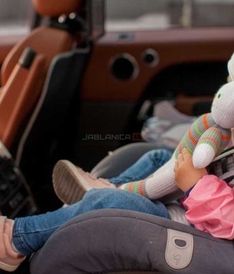 Jedno mrtvo, drugo u komi: Majka uživala u spa centru, a djecu ostavila u autu na 38 stepeni