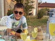 Maleni biznis, veliko srce: Afan iz Zenice prodaje limunadu, a dio zarade daje za djecu Palestine