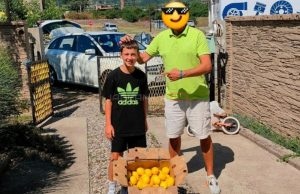 Sarajlija donirao 20 kg limuna dječaku Afanu iz Zenice koji prodaje limunadu za humanitarne svrhe