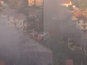 HEROJI DANA: Hrabri mladići iz komšiluka spasili ženu iz velikog požara!(VIDEO)