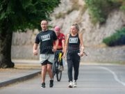 ŽELJA I VOLJA: Hrabri Emir Hondo istrčao Konjički noćni cener uz podršku svoje majke Amire