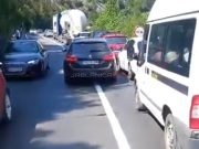 Kolaps u Donjoj Jablanici: Nekulturni vozači žele preko reda, mještani im ne daju(VIDEO)