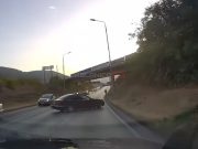 Opasan manevar na cesti kod Mostara: Vozač Mercedesa okretao vozilo na opasnoj cesti(VIDEO)