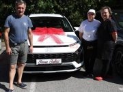 Predivna gesta: Vlasnici kultnog restorana kuharici poklonili automobil za 20 godina rada!(VIDEO)