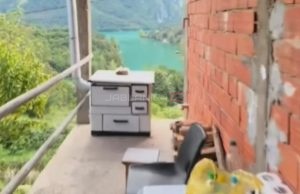 Kuća s Balkana osvojila internet: Snimao unutrašnjost, a onda izašao na balkon i ostavio sve bez daha(VIDEO)