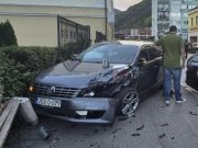 Težak udes kod osnovne škole u bh.gradu: Policija uz pomoć sugrađana savladala vozača koji je pokušao pobjeći