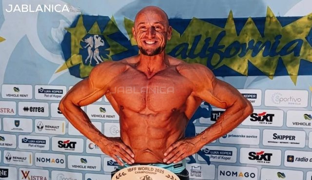 Screenshot_2025-09-28-18-51-13-760_photo.editor.photoeditor.photoeditorpro-edit