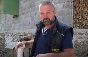 Kemal napustio državni posao i otišao živjeti u šumu: Gradski stres zamijenio mirom u šumi, drži koke, bere vrganje..