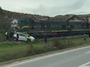 Teško povrijeđen mladi vozač (21): Voz udario Peugeota u Srebreniku