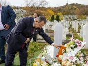 Ivica Dačić posjetio grob Halida Bešlića: “Nedostaje njegova toplina i dobrota”