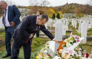 Ivica Dačić posjetio grob Halida Bešlića: “Nedostaje njegova toplina i dobrota”