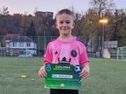 Mali napadač iz Jablanice, Teo Kraljević, trenira, sanja i poručuje: “Trening zna biti naporan, ali donosi puno radosti i novih prijatelja, vjerujte u sebe, slušajte trenere!”