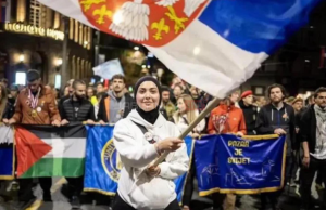 Merima iz Novog Pazara: Žena s hidžabom koja je pokrenula Srbiju – “Mala grupa ljudi može promijeniti sve.”