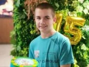 Kreativni svijet hrabrog dječaka iz Jablanice: Emin Husrep ima autizam ali uprkos tome on crta, kuha i inspiriše druge na svom Youtube kanalu!