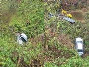 Saobraćajna nesreća na Bradini: Vozač Mercedesa sletio u provaliju duboku 20 metara(FOTO)