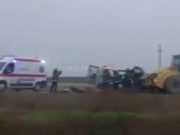 Užasna tragedija: Poginule četiri osobe, kombi udario u valjak pored puta