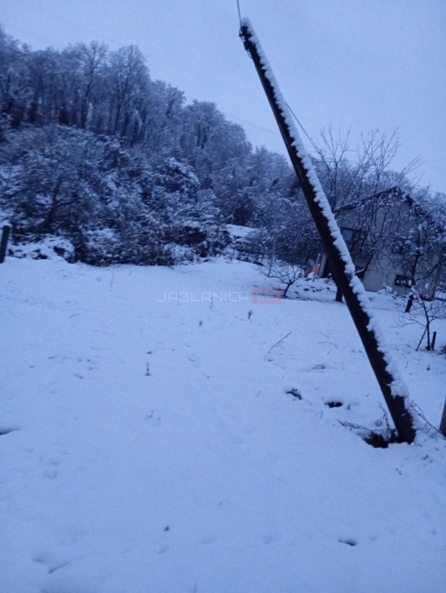 res_1763825851_prvi-snijeg-majevicka-sela-ostala-bez-struje