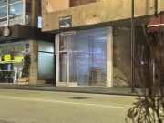 Drama u Konjicu: Vozač izgubio kontrolu nad vozilom te uletio u poslovni objekat
