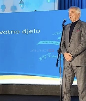 Halilhodžić kroz suze u Jablanici: “Pitaju me zašto nisam selektor bh. reprezentacije? Odgovor je da je uslov da nacionalni tim igra u Mostaru i Banjoj Luci!”