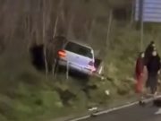 Teška saobraćajna nesreća u Mostaru: Sudar dva vozila, Golf sletio s ceste(VIDEO)