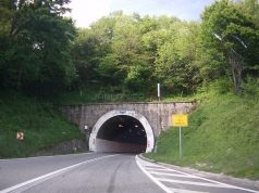 BIHAMK upozorava: Saobraćajna nesreća u tunelu Ivan usporila saobraćaj