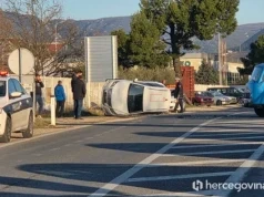 Saobraćajna nesreća na M-17 kod Mostara: Sudar kamiona i automobila, automobil završio na krovu