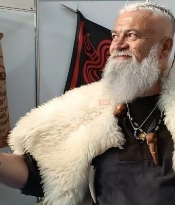 Viking iz Hercegovine osvojio svijet: Stipe u rodnom selu pravi unikate predmete(VIDEO)